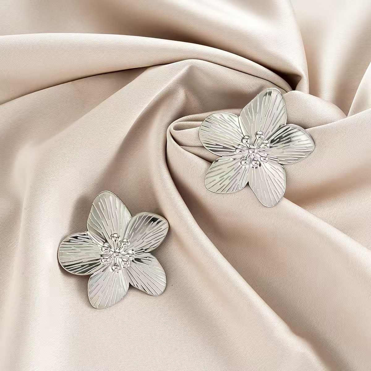 European and American Ins fashion flower silver stainless steel earrings